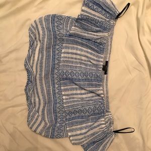 Sleeveless crop shirt